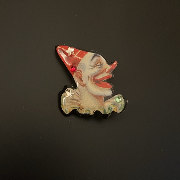 NEW VINTAGE DESIGNS FROM THE DEEP CLOWN BROOCH - Picture 6 of 6
